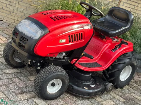 MTD Gebruikte 17,5 pk zitmaaier met tractorbanden Verkocht