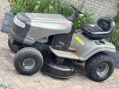 Craftsman gebruikte zitmaaier tractortje met werk